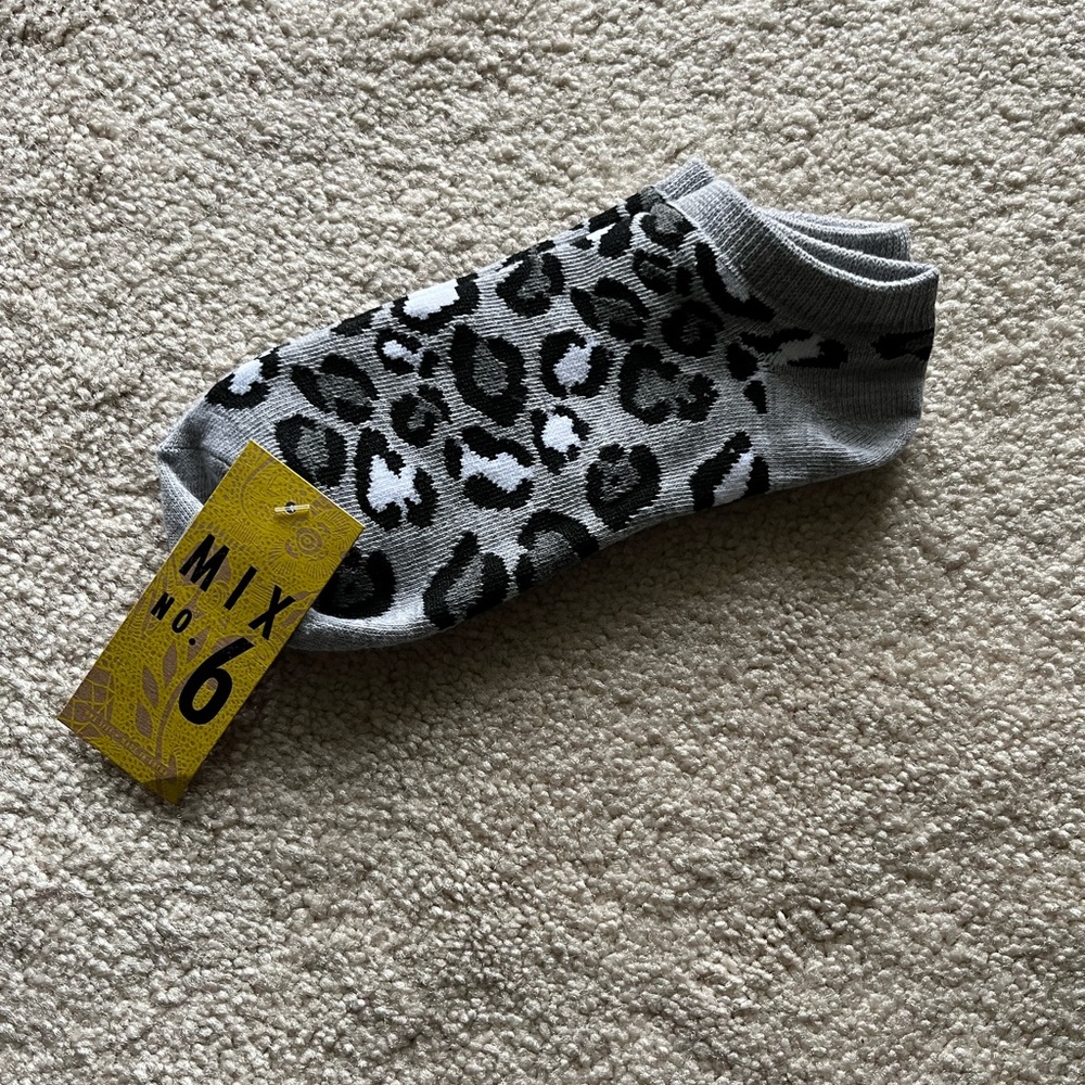 cheetah sock leopard gray footie low no-show DSW NEW printed socks